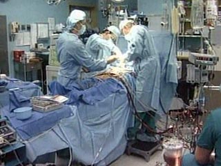 Медики провели первую в истории операцию по трансплантации органа, выращенного в лаборатории на основе стволовых клеток пациентки