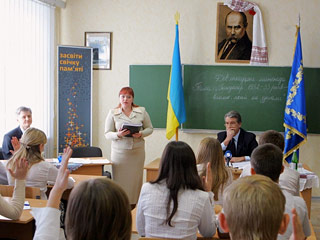 Президент Украины провел урок в харьковской школе - ученики узнали от Ющенко о голодоморе