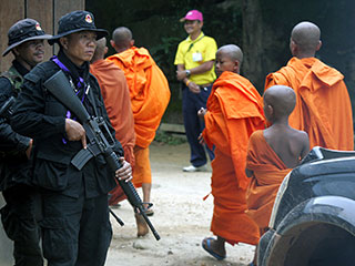 В Камбодже туристка из Великобритании подверглась сексуальному надругательству со стороны буддийского монаха, который взялся быть ее проводником к храму