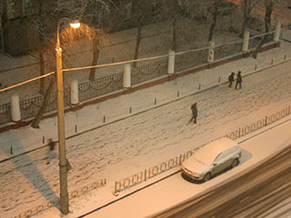 Сильный снегопад некоторое время назад пошел над Москвой и ее ближайшими окрестностями