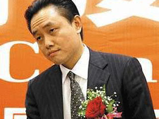 Самый богатый человек Китая в рейтинге China Rich List, составленном журналом Hurun в октябре, - 39-летний бизнесмен Хуан Гуанюй - может быть замешан в спекуляциях на рынке ценных бумаг
