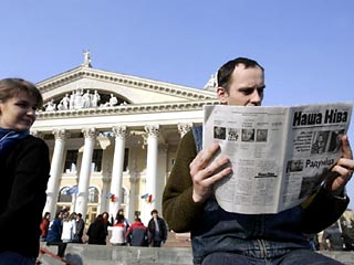 В Белоруссии две ведущие оппозиционные газеты - "Народная воля" и "Наша Нива" &#8211; снова поступили в госкиоски периодической печати