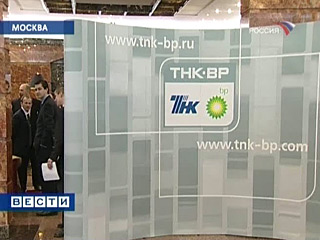 Российские акционеры нефтяного гиганта "ТНК-BP Холдинг" получают реальный контроль над нефтяной компанией из-за исхода из нее иностранных менеджеров