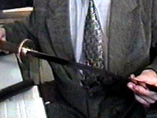 Охранник сайентологического центра застрелил мужчину, размахивавшего двумя самурайскими мечами