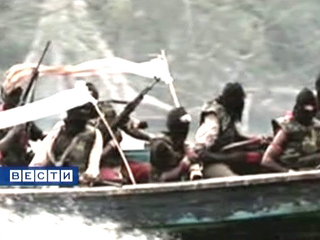 Сомалийские пираты, удерживающие два месяца украинское судно Faina с военным грузом, заявили, что снижают размер выкупа за его освобождение до 3 млн долларов