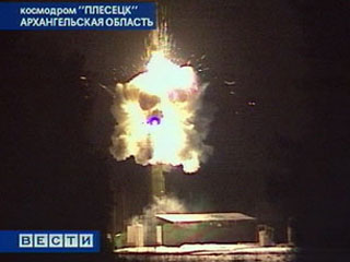 Боевые расчеты Космических войск РФ провели в среду очередной испытательный пуск межконтинентальной баллистической ракеты РС-24