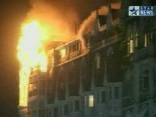 Индийским властям удалось спасти порядка 100 постояльцев атакованного террористами отеля "Тадж Махал" во время разгоревшегося в его помещениях пожара