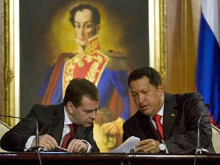Президент России Дмитрий Медведев и президент Венесуэлы Уго Чавес договорились в четверг создать российско-венесуэльский банк, использовать национальные валюты во взаимных расчетах и развивать военное и военно-техническое сотрудничество