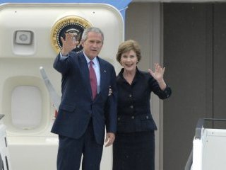 Президент США Джордж Буш спокойно относится к тому, что после ухода из Белого дома в январе следующего года он уже не будет находиться в центре общественного внимания. Ему, однако, будет недоставать некоторых атрибутов, связанных с жизнью в Белом доме