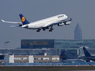 Германская авиакомпания Lufthansa возобновляет в пятницу полеты в подвергшийся нападению террористов Мумбаи
