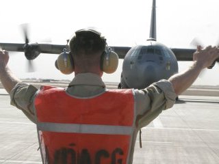 Правительство Японии приняло официальное решение свернуть до конца года миссию в Ираке воздушных сил самообороны, которые с марта 2004 года перевозили персонал и грузы для многонациональных сил во главе с США