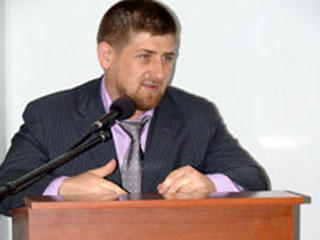 Басманный суд Москвы отказался удовлетворить иск президента Чечни Рамзана Кадырова к "Новой газете". Глава чеченской администрации подал иск о защите чести, достоинства и деловой репутации после публикации заметки "В Чечне похищают друзей семьи Кадырова"