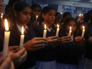 Число жертв террористических атак в индийском городе Мумбаи достигло 195 человек. Об этом сообщили сегодня индийские власти
