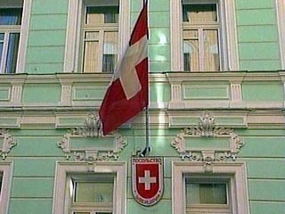 Посольство Швейцарии в Москве начнет выдавать с 15 декабря только шенгенские визы, сообщила "Интерфаксу" пресс-атташе посольства Швейцарии в Москве Суфия Шудель