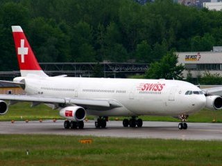 Аэробус A-340 швейцарской авиакомпании Swiss совершил экстренную посадку в аэропорту Урумкви на северо-западе Китая