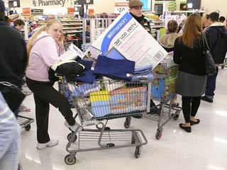 Первоначальные данные о рождественских розничных распродажах в США в так называемую "черную пятницу", указывают на то, что в нынешнем праздничном сезоне объем продаж может упасть