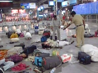 В понедельник индийские власти закончили вывоз тел из отеля "Тадж-Махал" в Мумбаи, два дня назад освобожденного от террористов. Общее число убитых составило 172 человека, раненых - 239