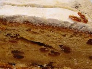 Пекари Дрездена приготовили огромный праздничный кекс весом в 3,5 тонны