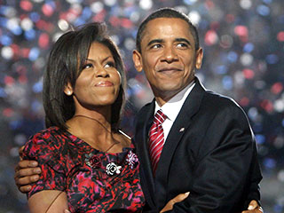 Избранный президент США Барак Обама намерен отблагодарить свою жену Мишель за поддержку поистине королевским подарком : он заказал ей кольцо из родия - самого дорогостоящего в мире металла