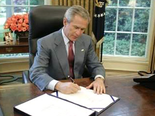 Президент США Джордж Буш распорядился застраховать все торговые суда под американским флагом от военных рисков в Черном море до марта 2009 года