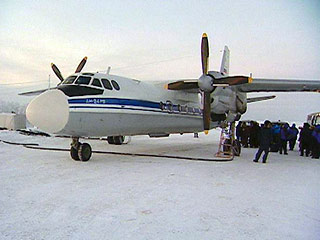 Самолет Ан-24 вернулся после взлета в Южно-Сахалинск из-за лопнувшего лобового стекла