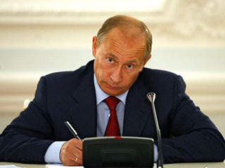 Премьер-министр Владимир Путин перенес объявление нового антикризисного плана с 5 на 20 декабря и поручил начать антикризисные расчеты на 2009 год и на 2010-2012 годы 16 декабря, а не 9, как планировалось ранее
