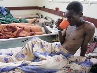 В связи с эпидемией холеры в Зимбабве в четверг объявлено чрезвычайное положение. С августа этого года от болезни погибли 565 человек, инфицированы более 10 тыс