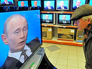 Эксперты оценили "прямую линию" Владимира Путина, в ходе которой он традиционно пообщался с народом. Как было замечено, праздничное мероприятие превратилось в тяжелую "тягомотную" работу, кризис почти убрал патоку и легендарный путинский юмор
