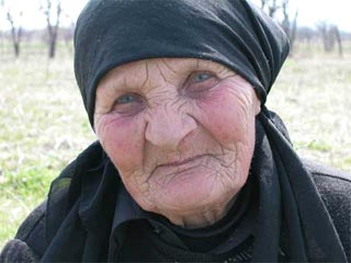 британское издание  Daily Telegraph опубликовало статью собственного корреспондента в Грузии Кейт Вейнберг о 82-летней жительнице села Метехи (около 20 км от Гори) по имени Вера Путина, которая утверждает, что она &#8211; мать Владимира Путина
