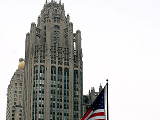 52-этажный небоскреб, пишет издание, сконструированный Ренцо Пьяно и принятый в эксплуатацию в прошлом году, задуманный как символ прозрачности и могущества американских СМИ, был отдан в залог издательской группой, издающей 18 газет