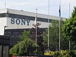 Японская корпорация Sony объявила о сокращении 16 тысяч человек персонала, включая восемь тысяч штатных сотрудников компании