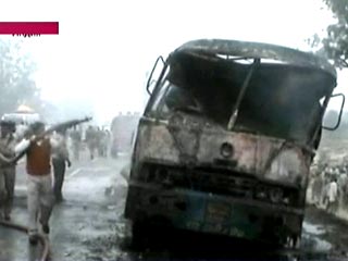 В Индии загорелся автобус с паломниками, погибли более 40 человек