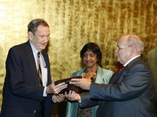 Адвокат экс-президента Ирака Саддама Хусейна Рамсей Кларк удостоен премии ООН в области защиты прав человека