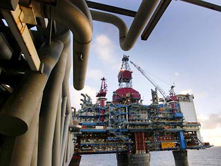 Эксперты: спрос на нефть падает быстрее, чем ОПЕК успевает снижать ее добычу 