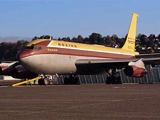 Авиалайнер Boeing-707, на котором официальная делегация Румынии во главе с президентом страны Траяном Бэсеску направлялась в Брюссель для участия в саммите Европейского союза, в четверг не смог вылететь из Бухареста