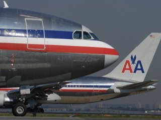 Самолет авиакомпании American Airlines вернулся в нью-йоркский международный аэропорт имени Джона Кеннеди после того, как в его салоне возникло задымление