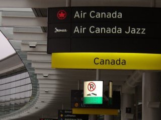 На территории крупнейших канадских аэропортов орудуют в общей сложности 58 преступных групп, занимающихся подпольной переправкой людей и контрабандой наркотиков