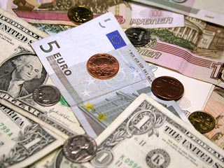 Политика Банка России, направленная на плавную девальвацию рубля оборачивается многомиллионными убытками для тех, кто занимал в валюте 