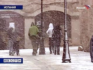 На Европу обрушилась непогода: сильнейшие дожди и снегопады нарушили автомобильное и железнодорожное сообщение, а также подачу электроэнергии. Появились данные о первых жертвах стихии