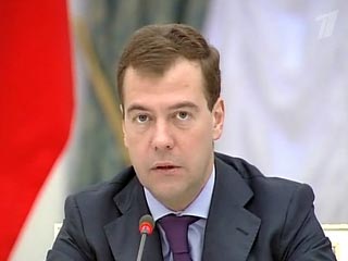 Медведев прояснил Конституцию РФ: там написано, что "экономика - в интересах развития отдельного человека" 