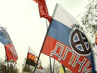 В Москве проходит "Русский марш". По оценке ГУВД, в нем участвуют 200 человек 