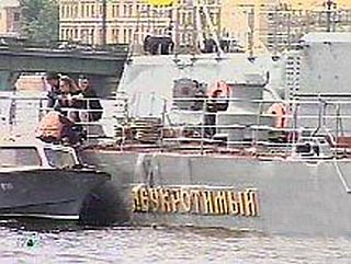 Причиной пожара на сторожевом корабле Балтийского флота "Неукротимый", произошедшего 8 декабря, и унесшего жизнь офицера, стало, вероятнее всего, короткое замыкание электрического кабеля