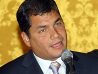 Президент Эквадора Рафаэль Корреа объявил в стране дефолт, заявив, что она не выплатит более 30 миллионов долларов по иностранным облигациям, которые он назвал нелегитимными