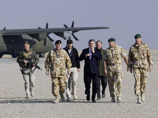 Премьер-министр Великобритании Гордон Браун прибыл с неожиданным визитом в Афганистан