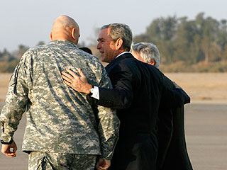 Джордж Буш прилетел в Ирак