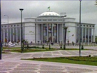 В Туркмении избран парламент - наблюдатели называют выборы историческими