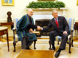 Уходящий президент США Джордж Буш назвал радикальное движение "Талибан" "сеющей смерть и упорной силой", заверил Кабул в преемственности американской политики после прихода к власти нового президента и призвал к наращиванию сотрудничества с Пакистаном