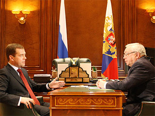 Медведев предложил не наказывать лишением свободы за нетяжкие преступления