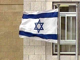 Израиль объявил в понедельник персоной нон-грата высокопоставленного представителя ООН, обвинив его в попытках оправдать палестинский терроризм и "постыдных сравнениях" израильской политики на оккупированных территориях с преступлениями нацистов