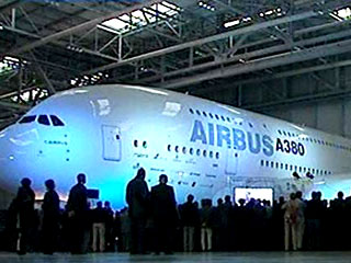 Компании Boeing и Airbus готовятся влить на авиарынок миллиарды долларов займов, чтобы смягчить последствия финансового кризиса